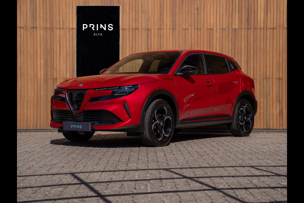 Alfa Romeo junior 1.2 Turbo Hybrid Ibrida Speciale | Adapt. Cruise | Techno Pack | Rosso Brera Alfa Romeo junior 1.2 Turbo Hybrid Ibrida Speciale | Adapt. Cruise | Techno Pack | Rosso Brera