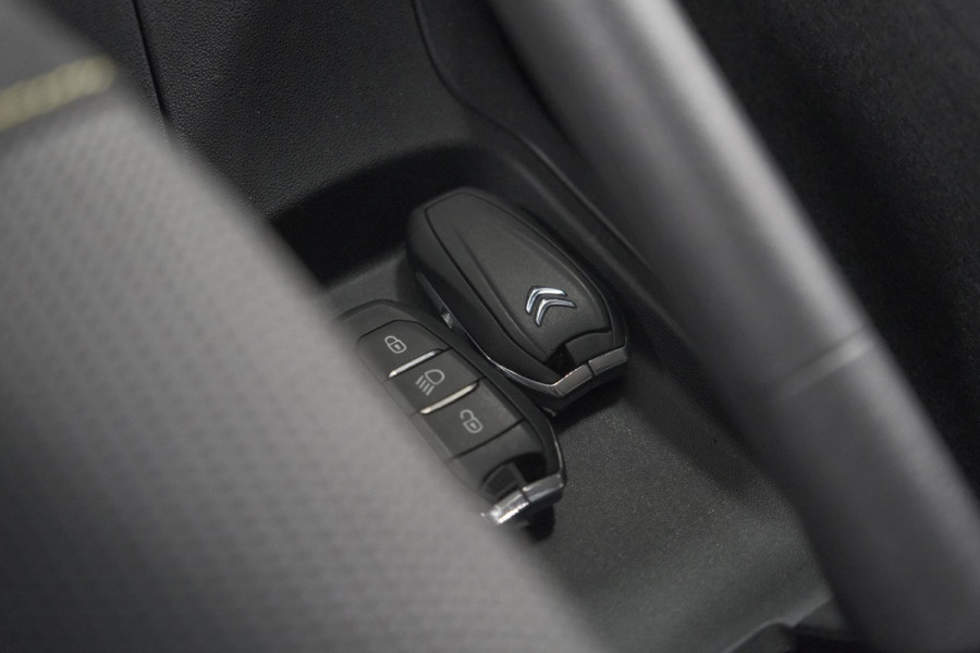 Citroën C3 PureTech 110 EAT6 Shine | Camera | Dodehoekdetecttie | Navigatie | Apple Carplay