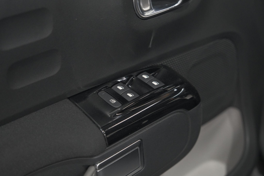 Citroën C3 PureTech 110 EAT6 Shine | Camera | Dodehoekdetecttie | Navigatie | Apple Carplay