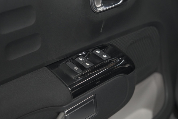 Citroën C3 PureTech 110 EAT6 Shine | Camera | Dodehoekdetecttie | Navigatie | Apple Carplay