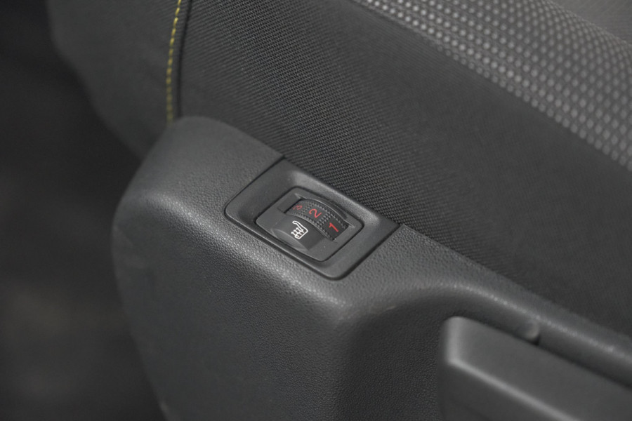 Citroën C3 PureTech 110 EAT6 Shine | Camera | Dodehoekdetecttie | Navigatie | Apple Carplay