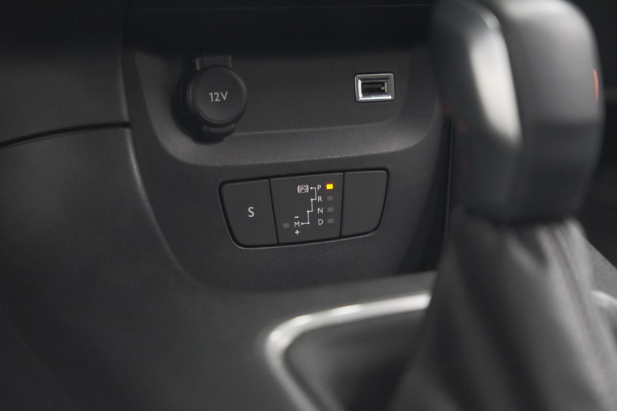 Citroën C3 PureTech 110 EAT6 Shine | Camera | Dodehoekdetecttie | Navigatie | Apple Carplay