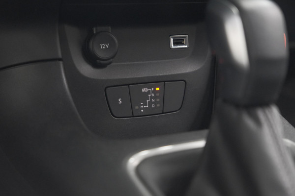 Citroën C3 PureTech 110 EAT6 Shine | Camera | Dodehoekdetecttie | Navigatie | Apple Carplay