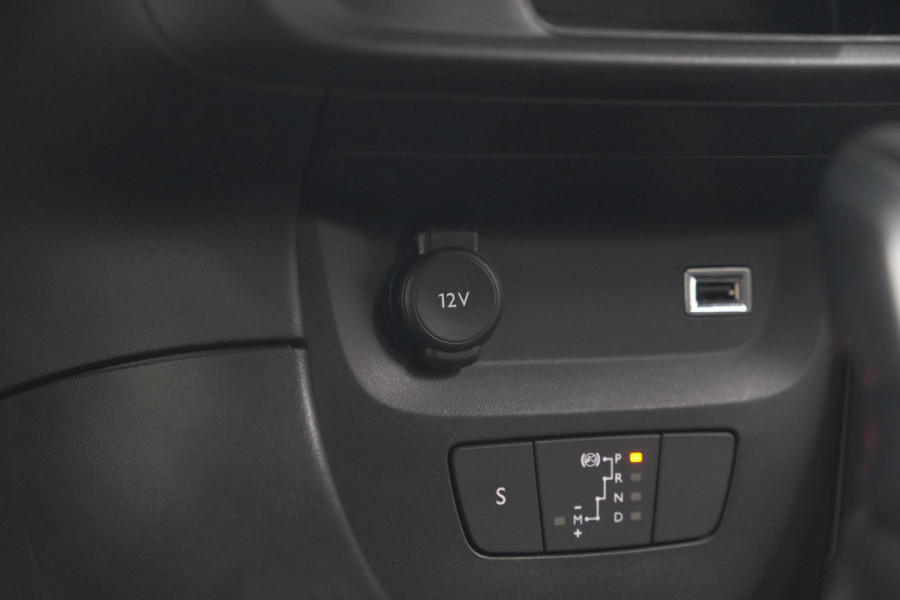 Citroën C3 PureTech 110 EAT6 Shine | Camera | Dodehoekdetecttie | Navigatie | Apple Carplay