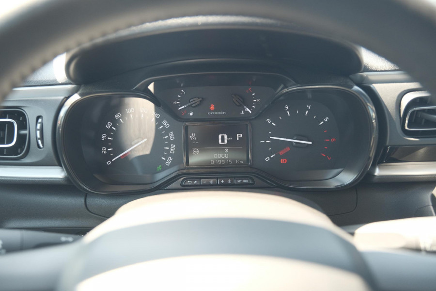 Citroën C3 PureTech 110 EAT6 Shine | Camera | Dodehoekdetecttie | Navigatie | Apple Carplay