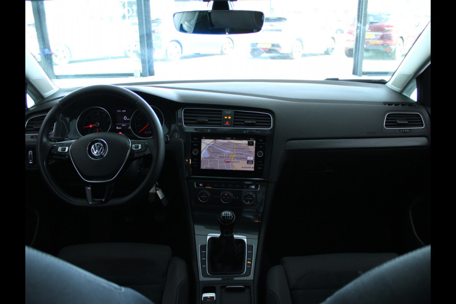Volkswagen Golf 1.5 TSI Comfortline Business NL AUTO | CAMERA | CARPLAY | STOELVERW |
