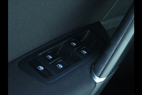 Volkswagen Golf 1.5 TSI Comfortline Business NL AUTO | CAMERA | CARPLAY | STOELVERW |