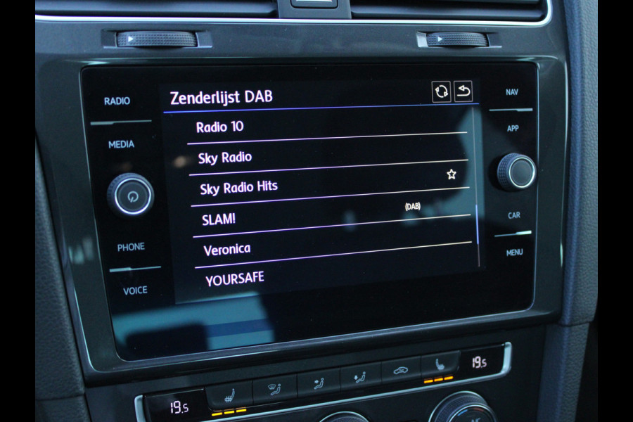 Volkswagen Golf 1.5 TSI Comfortline Business NL AUTO | CAMERA | CARPLAY | STOELVERW |