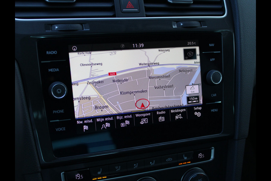 Volkswagen Golf 1.5 TSI Comfortline Business NL AUTO | CAMERA | CARPLAY | STOELVERW |