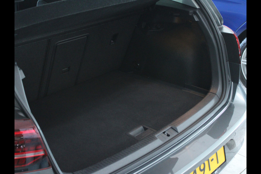 Volkswagen Golf 1.5 TSI Comfortline Business NL AUTO | CAMERA | CARPLAY | STOELVERW |