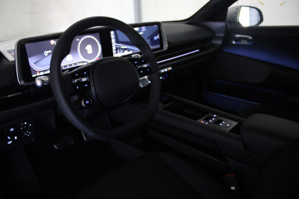 Hyundai IONIQ 6 CONNECT 77 kWh WARMTEPOMP | VOORVERWARMING | NAVIGATIE | STOELVERWARMING | STUURVERWARMING | HEAD-UP DISPLAY | DODEHOEK DETECTIE | ELEKTRISCHE VOOSRSTOELEN | ACHTERBANK VERWARMING | ELEKTRSICH BEDIENBARE ACHTERKLEP | DRAADLOOS TELEFOONLADEN | VEHICLE TO LOAD | ACHTERUITRIJCAMERA | KEYLESS ENTRY |