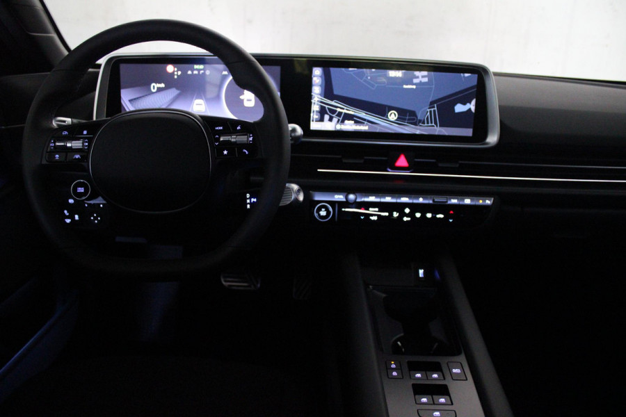 Hyundai IONIQ 6 CONNECT 77 kWh WARMTEPOMP | VOORVERWARMING | NAVIGATIE | STOELVERWARMING | STUURVERWARMING | HEAD-UP DISPLAY | DODEHOEK DETECTIE | ELEKTRISCHE VOOSRSTOELEN | ACHTERBANK VERWARMING | ELEKTRSICH BEDIENBARE ACHTERKLEP | DRAADLOOS TELEFOONLADEN | VEHICLE TO LOAD | ACHTERUITRIJCAMERA | KEYLESS ENTRY |