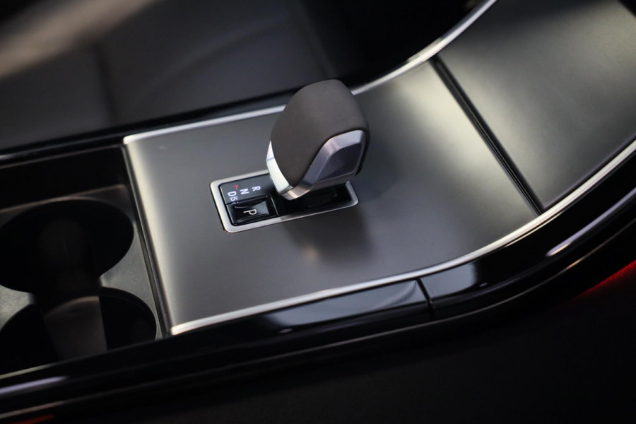 Land Rover Range Rover Velar 2.0 P400e AWD Dynamic SE PHEV / New Model / Acc / Lane Assist / Dode Hoek / Leder / Open Panoramadak