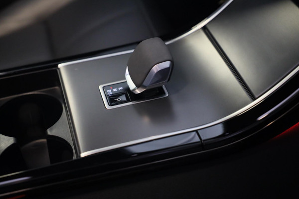 Land Rover Range Rover Velar 2.0 P400e AWD Dynamic SE PHEV / New Model / Acc / Lane Assist / Dode Hoek / Leder / Open Panoramadak