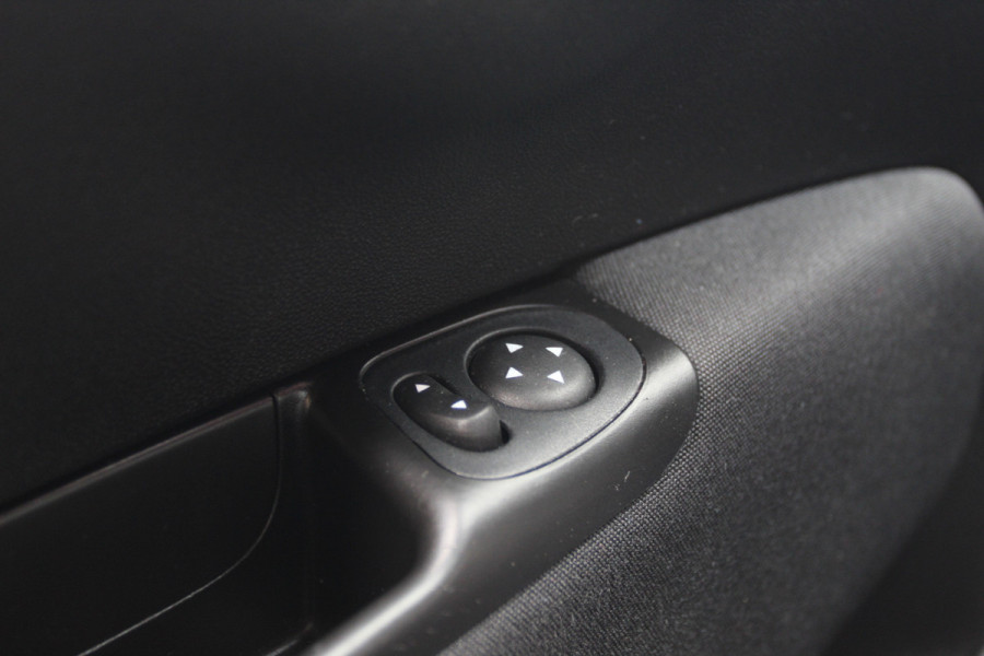 Fiat 500 1.2 Lounge Automaat! | Cruise Control | All-season Banden | Apple/Android CarPlay