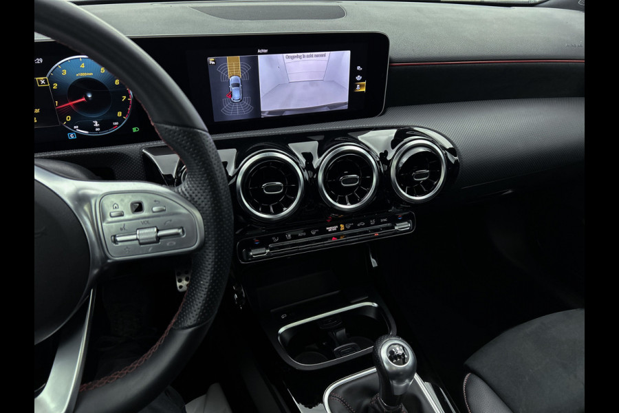 Mercedes-Benz A-Klasse 160 Business Solution AMG 5 spaaks lichtmetalen velgen | Navigatie | Parking support | Inclusief 24 maanden Mercedes-Benz Certified garantie voor Europa. / Auto Show Tilburg