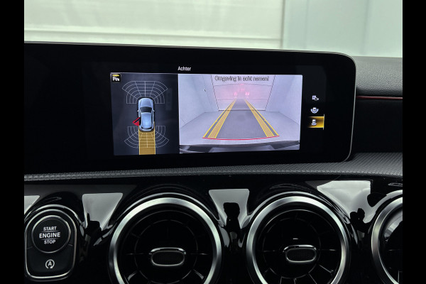 Mercedes-Benz A-Klasse 160 Business Solution AMG 5 spaaks lichtmetalen velgen | Navigatie | Parking support | Inclusief 24 maanden Mercedes-Benz Certified garantie voor Europa. / Auto Show Tilburg