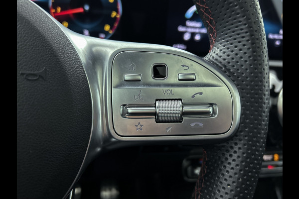 Mercedes-Benz A-Klasse 160 Business Solution AMG 5 spaaks lichtmetalen velgen | Navigatie | Parking support | Inclusief 24 maanden Mercedes-Benz Certified garantie voor Europa. / Auto Show Tilburg