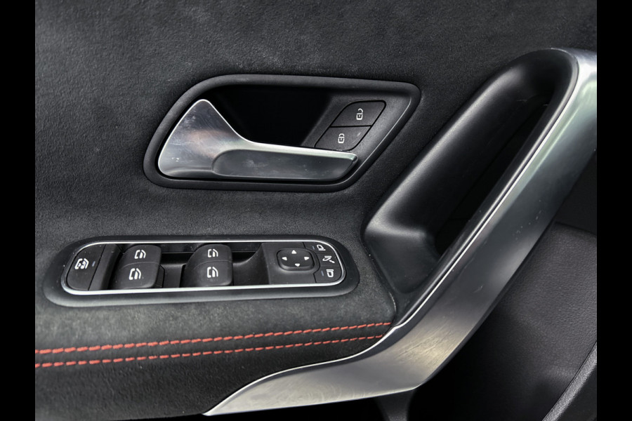 Mercedes-Benz A-Klasse 160 Business Solution AMG 5 spaaks lichtmetalen velgen | Navigatie | Parking support | Inclusief 24 maanden Mercedes-Benz Certified garantie voor Europa. / Auto Show Tilburg