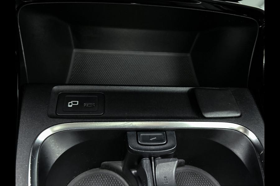 Mercedes-Benz A-Klasse 160 Business Solution AMG 5 spaaks lichtmetalen velgen | Navigatie | Parking support | Inclusief 24 maanden Mercedes-Benz Certified garantie voor Europa. / Auto Show Tilburg