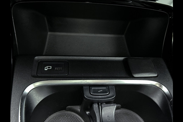 Mercedes-Benz A-Klasse 160 Business Solution AMG 5 spaaks lichtmetalen velgen | Navigatie | Parking support | Inclusief 24 maanden Mercedes-Benz Certified garantie voor Europa. / Auto Show Tilburg