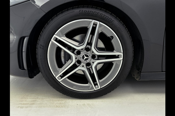 Mercedes-Benz A-Klasse 160 Business Solution AMG 5 spaaks lichtmetalen velgen | Navigatie | Parking support | Inclusief 24 maanden Mercedes-Benz Certified garantie voor Europa. / Auto Show Tilburg