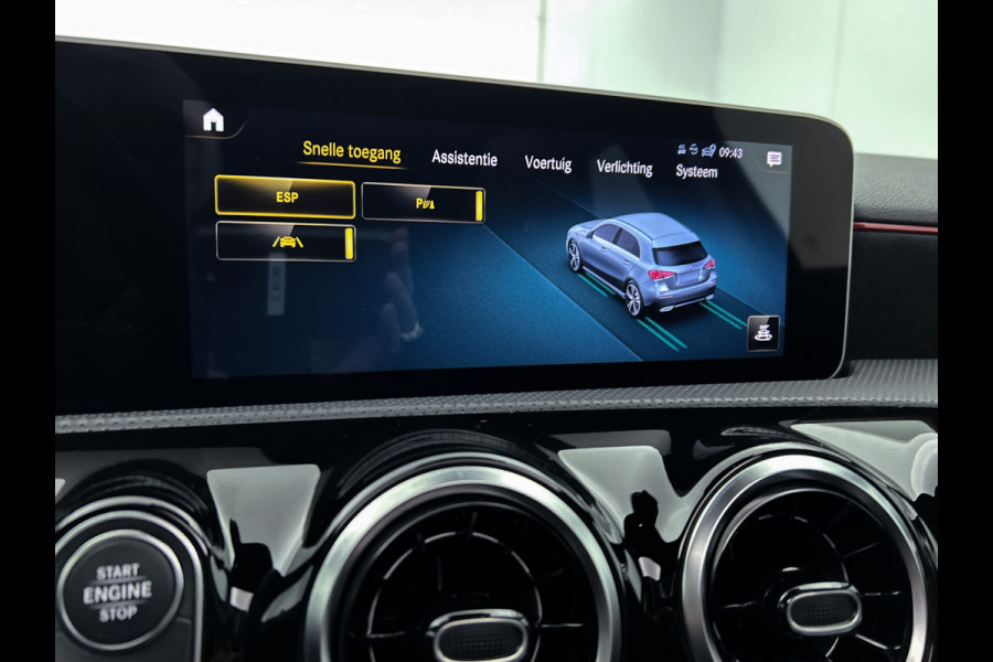 Mercedes-Benz A-Klasse 160 Business Solution AMG 5 spaaks lichtmetalen velgen | Navigatie | Parking support | Inclusief 24 maanden Mercedes-Benz Certified garantie voor Europa. / Auto Show Tilburg