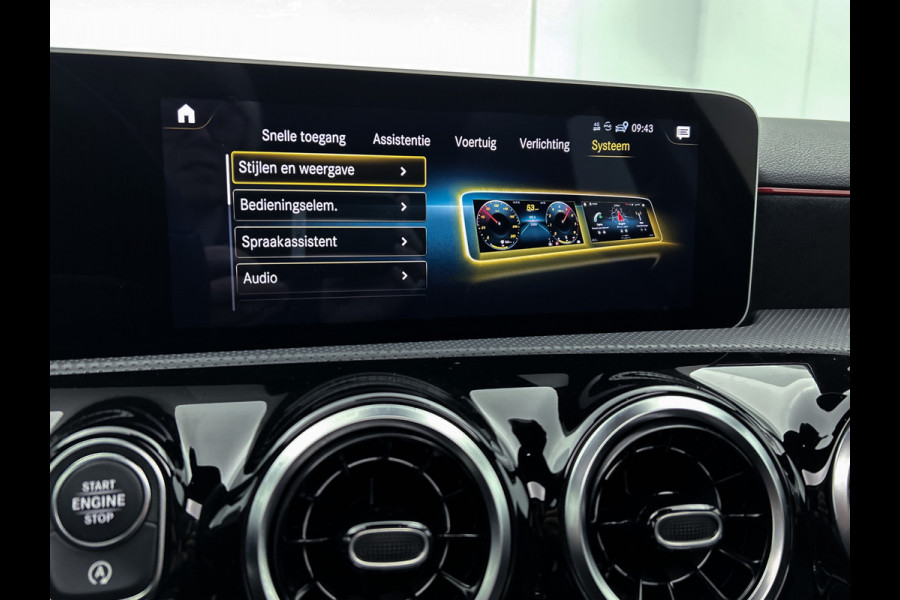Mercedes-Benz A-Klasse 160 Business Solution AMG 5 spaaks lichtmetalen velgen | Navigatie | Parking support | Inclusief 24 maanden Mercedes-Benz Certified garantie voor Europa. / Auto Show Tilburg