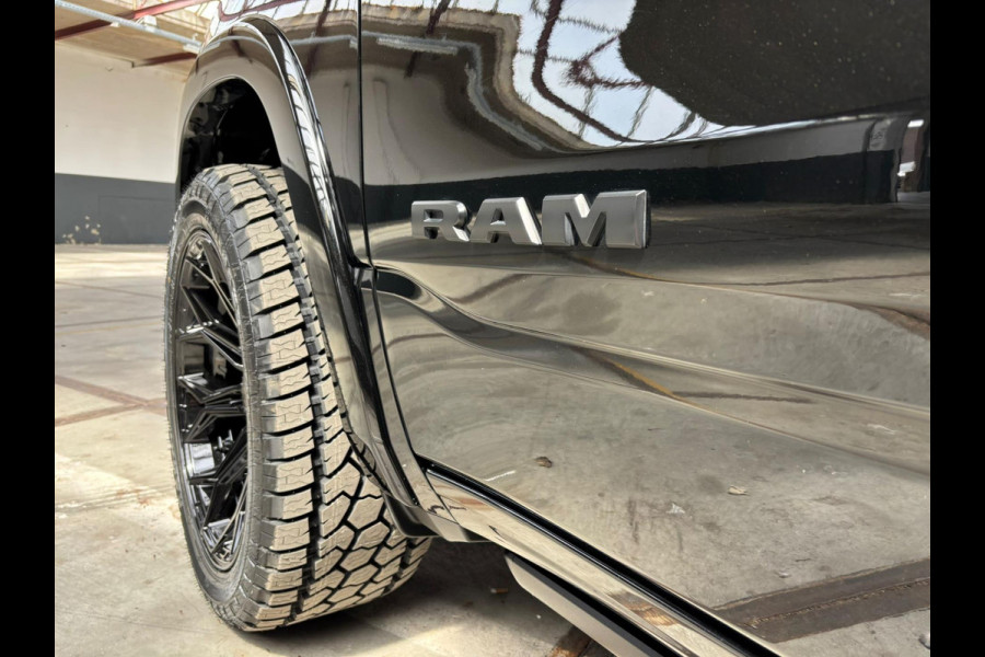 Dodge Ram 1500 Limited Night 5.7 V8 401PK 360cam 4X4 PANO Luchtvering