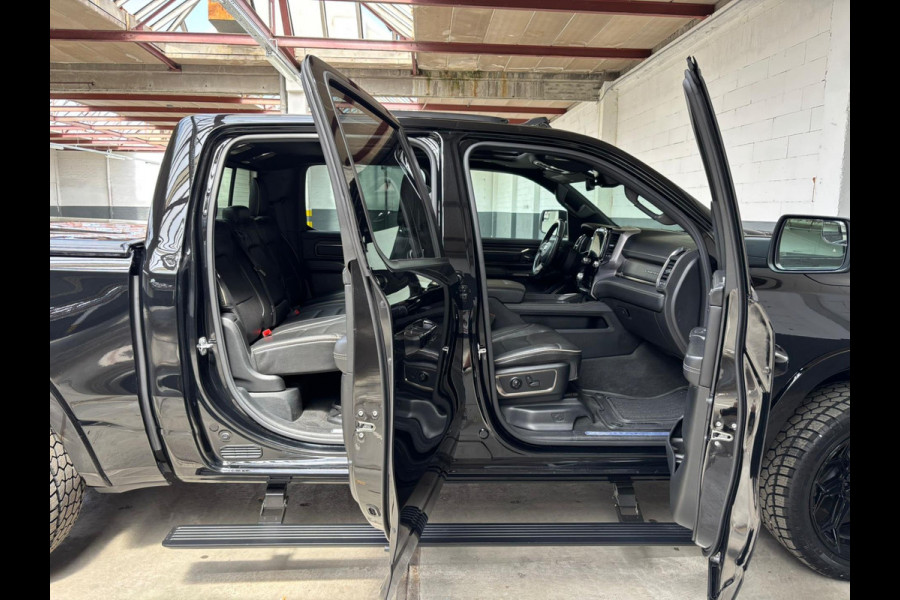 Dodge Ram 1500 Limited Night 5.7 V8 401PK 360cam 4X4 PANO Luchtvering