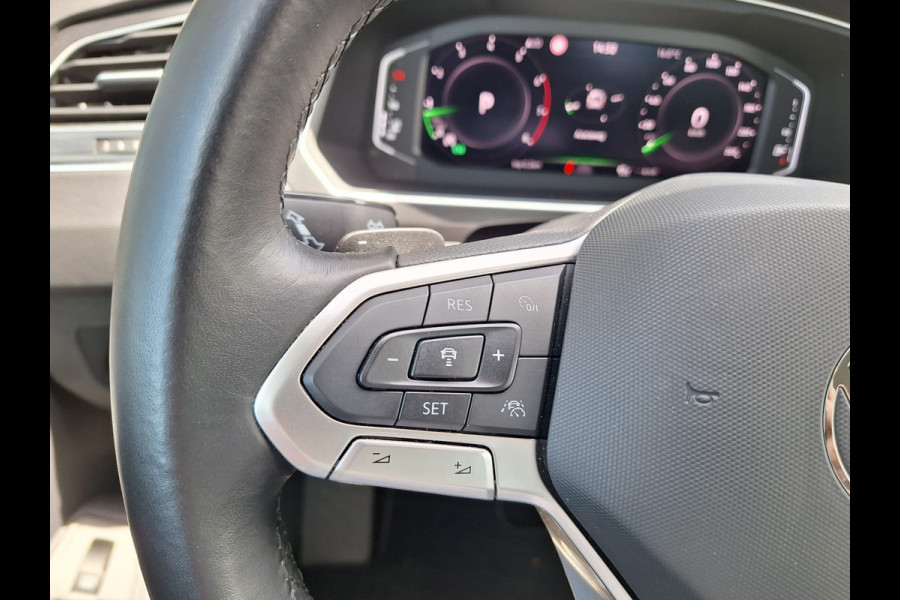 Volkswagen Tiguan 1.5 TSI R-Line 150 pk DSG | Carplay | Adaptief Cruise | Stuur/Stoelverwarming | IQ Light | Camera | Spraakbediening |