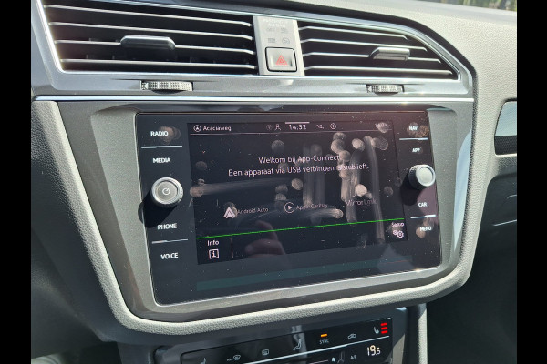 Volkswagen Tiguan 1.5 TSI R-Line 150 pk DSG | Carplay | Adaptief Cruise | Stuur/Stoelverwarming | IQ Light | Camera | Spraakbediening |
