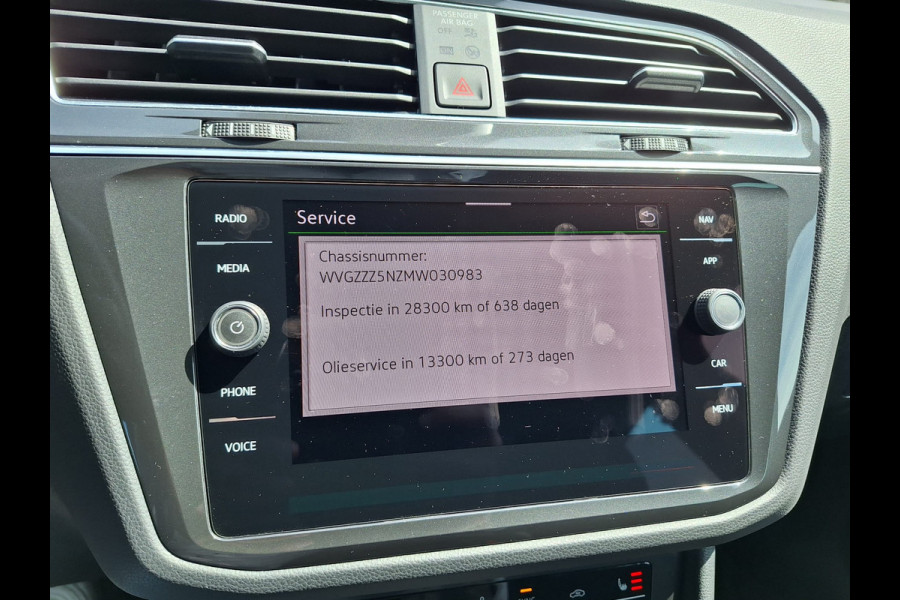 Volkswagen Tiguan 1.5 TSI R-Line 150 pk DSG | Carplay | Adaptief Cruise | Stuur/Stoelverwarming | IQ Light | Camera | Spraakbediening |