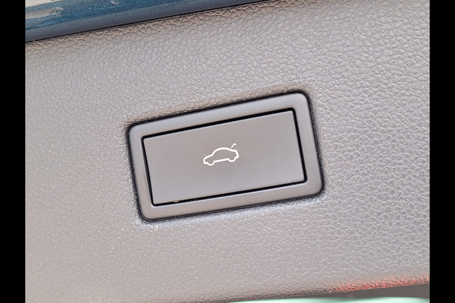 Volkswagen Tiguan 1.5 TSI R-Line 150 pk DSG | Carplay | Adaptief Cruise | Stuur/Stoelverwarming | IQ Light | Camera | Spraakbediening |