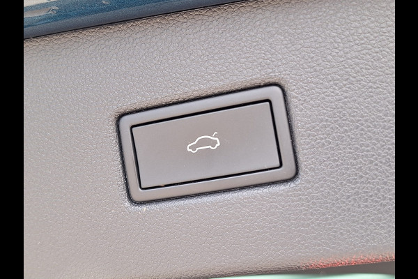 Volkswagen Tiguan 1.5 TSI R-Line 150 pk DSG | Carplay | Adaptief Cruise | Stuur/Stoelverwarming | IQ Light | Camera | Spraakbediening |