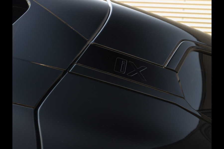 BMW iX xDrive50 - Pano - Driving Ass Prof - Stoelventilatie - Laserlight