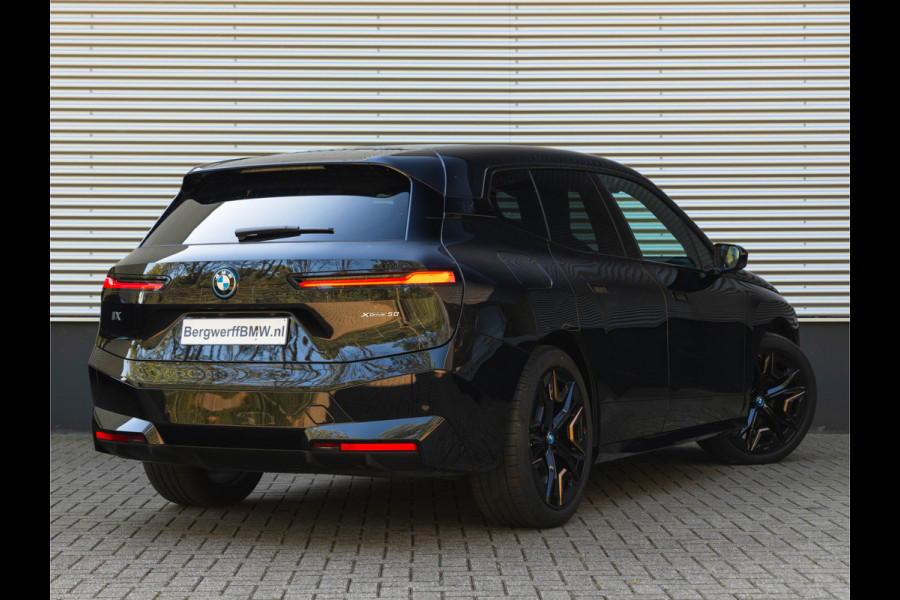 BMW iX xDrive50 - Pano - Driving Ass Prof - Stoelventilatie - Laserlight