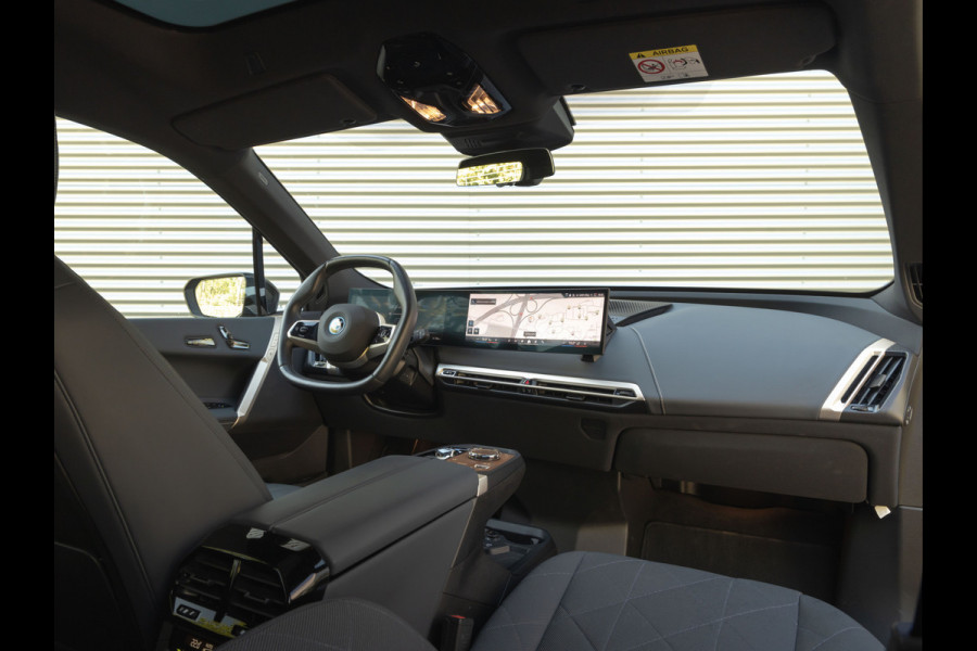 BMW iX xDrive50 - Pano - Driving Ass Prof - Stoelventilatie - Laserlight