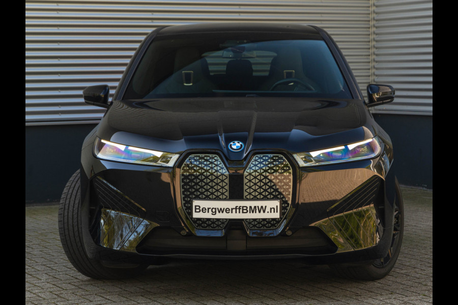 BMW iX xDrive50 - Pano - Driving Ass Prof - Stoelventilatie - Laserlight