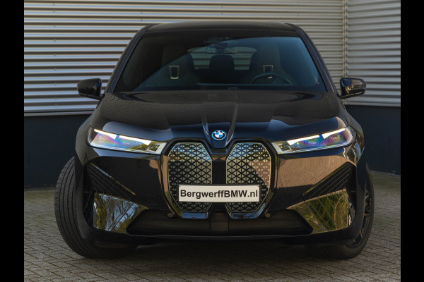 BMW iX xDrive50 - Pano - Driving Ass Prof - Stoelventilatie - Laserlight