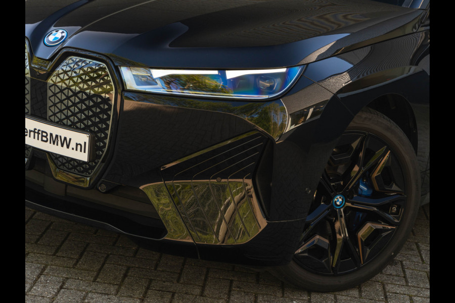 BMW iX xDrive50 - Pano - Driving Ass Prof - Stoelventilatie - Laserlight