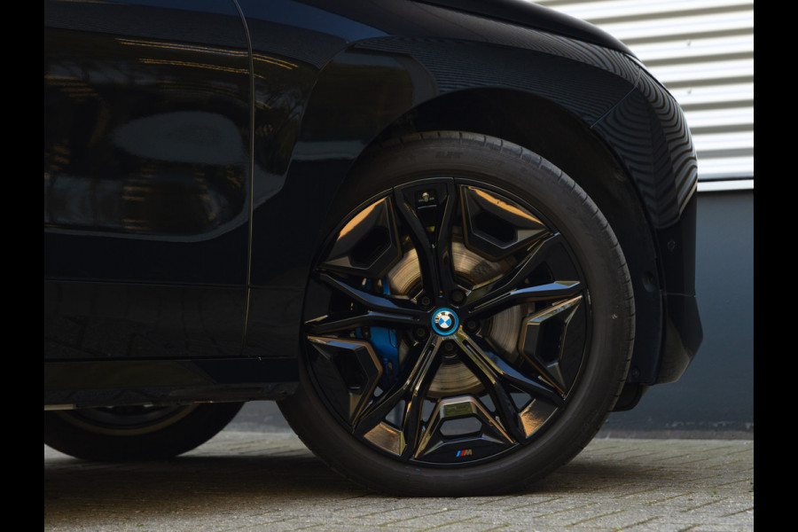 BMW iX xDrive50 - Pano - Driving Ass Prof - Stoelventilatie - Laserlight