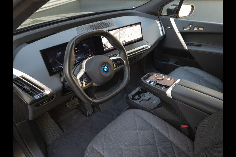 BMW iX xDrive50 - Pano - Driving Ass Prof - Stoelventilatie - Laserlight