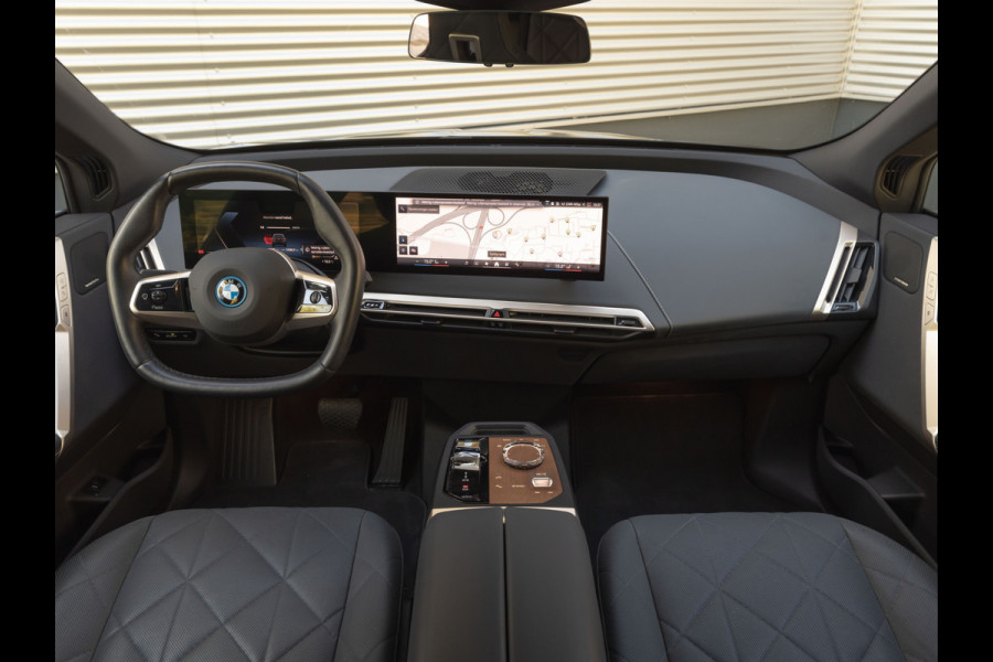 BMW iX xDrive50 - Pano - Driving Ass Prof - Stoelventilatie - Laserlight