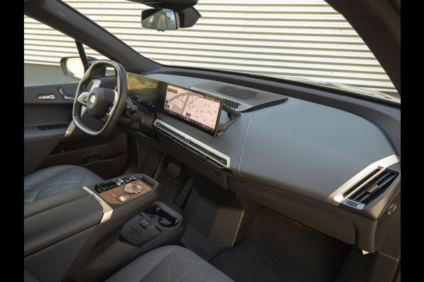 BMW iX xDrive50 - Pano - Driving Ass Prof - Stoelventilatie - Laserlight