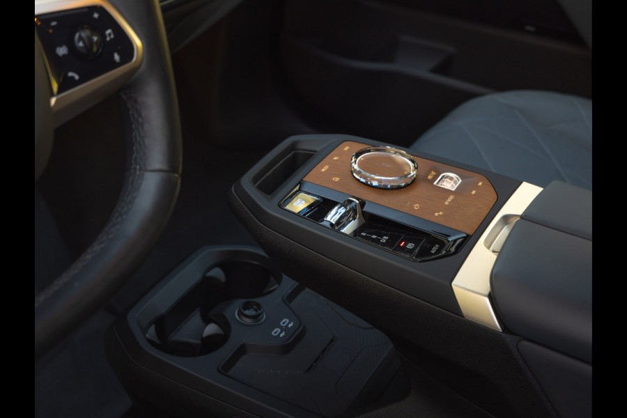 BMW iX xDrive50 - Pano - Driving Ass Prof - Stoelventilatie - Laserlight