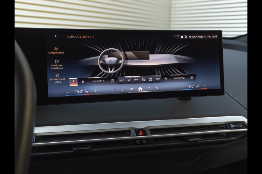 BMW iX xDrive50 - Pano - Driving Ass Prof - Stoelventilatie - Laserlight