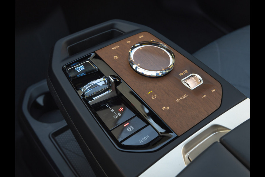 BMW iX xDrive50 - Pano - Driving Ass Prof - Stoelventilatie - Laserlight