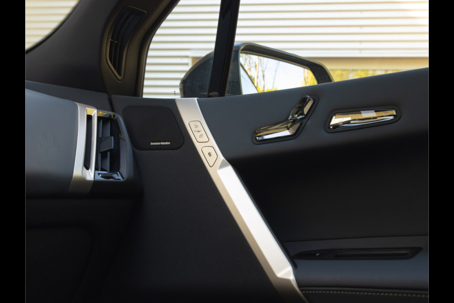 BMW iX xDrive50 - Pano - Driving Ass Prof - Stoelventilatie - Laserlight