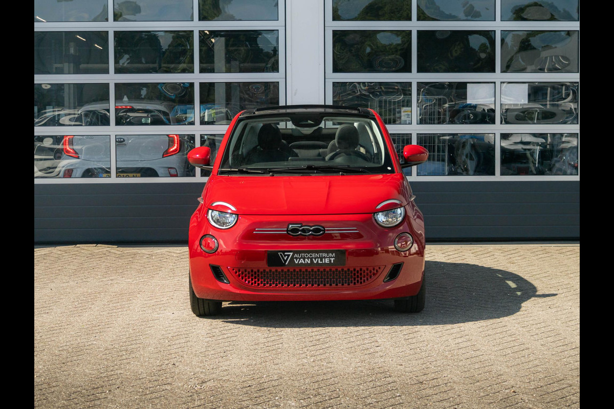 Fiat 500E 42 kWh Cabrio | Clima | Camera | Carplay | Cruise | Uit voorraad leverbaar Fiat 500E 42 kWh Cabrio | Clima | Camera | Carplay | Cruise | Uit voorraad leverbaar